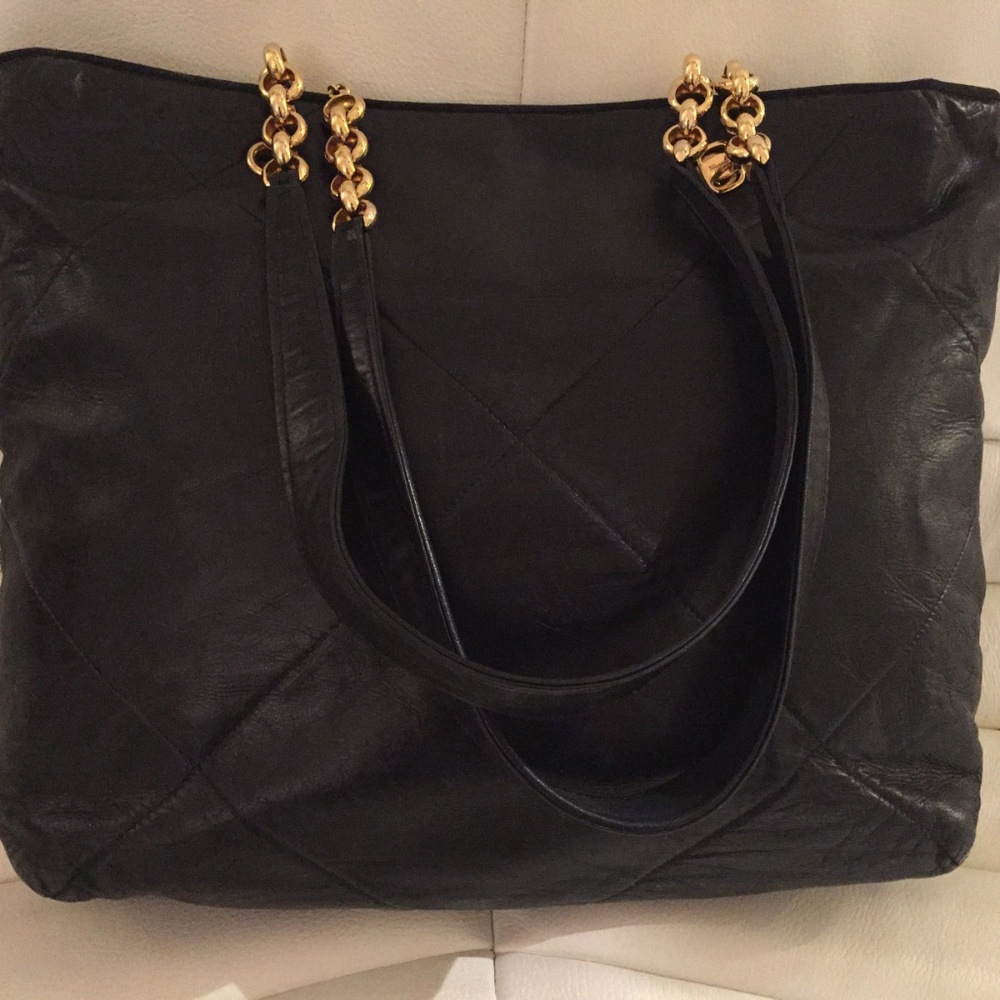 “AUTHENTIC” SALVATORE FERRAGAMO QUILTING BAG - Picture 7 of 8